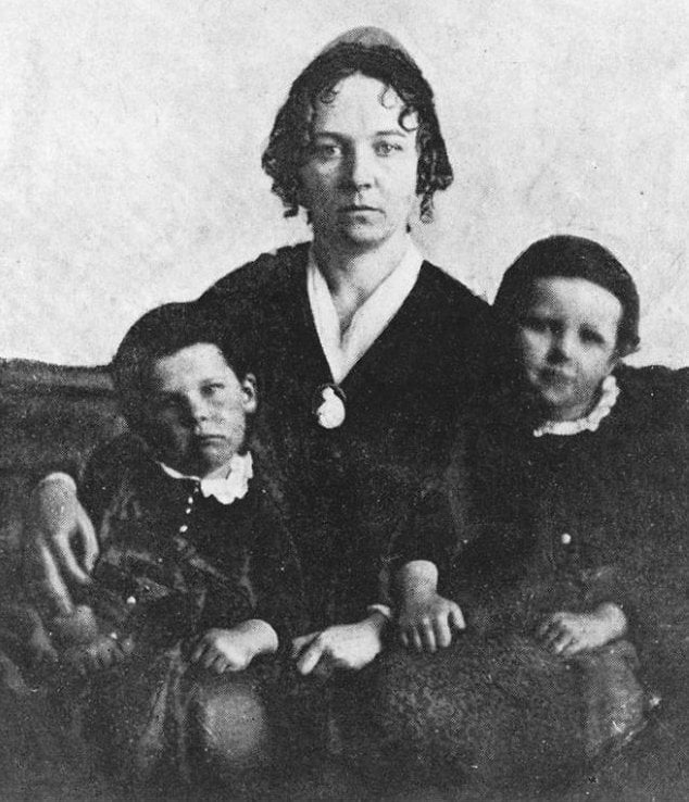 Elizabeth Cady Stanton with two children